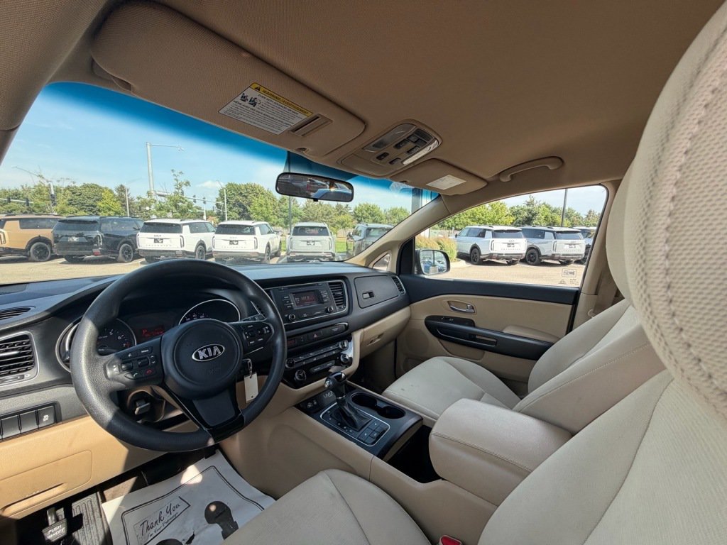 Used 2015 Kia Sedona LX w/ LX Convenience Package FWD image 10