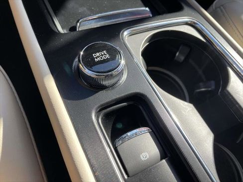 Used 2025 Lincoln Corsair AWD image 29