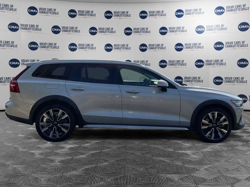 Used 2020 Volvo V60 T5 Cross Country AWD/4WD image 6