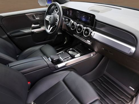 Used 2021 Mercedes-Benz GLB 250 4MATIC image 30