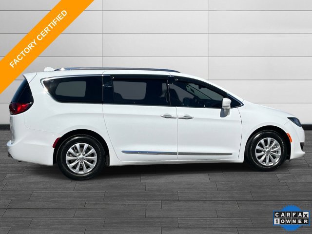 Used 2019 Chrysler Pacifica Touring-L FWD image 3
