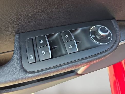 Used 2019 Alfa Romeo Giulia AWD w/ Cold Weather Package image 18