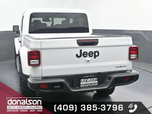 Used 2025 Jeep Gladiator Sport AWD/4WD image 4