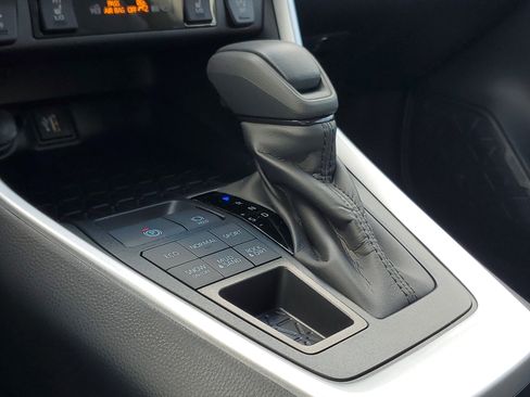 Used 2025 Toyota RAV4 XLE image 32