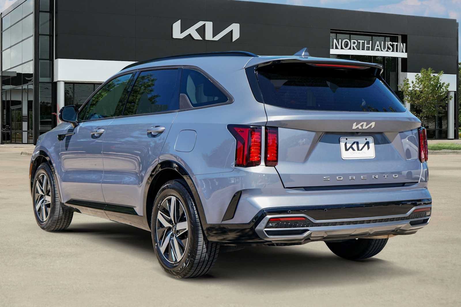 Used 2022 Kia Sorento S w/ Panoramic Sunroof Package FWD image 4