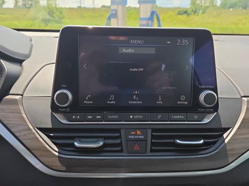 Used 2025 Nissan Altima 2.5 SV FWD image 21