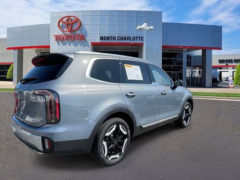 Used 2023 Kia Telluride EX w/ EX Captain's Chair Package FWD image 8
