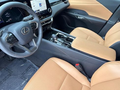 Certified 2025 Lexus RX 350 FWD w/ Technology Package image 4