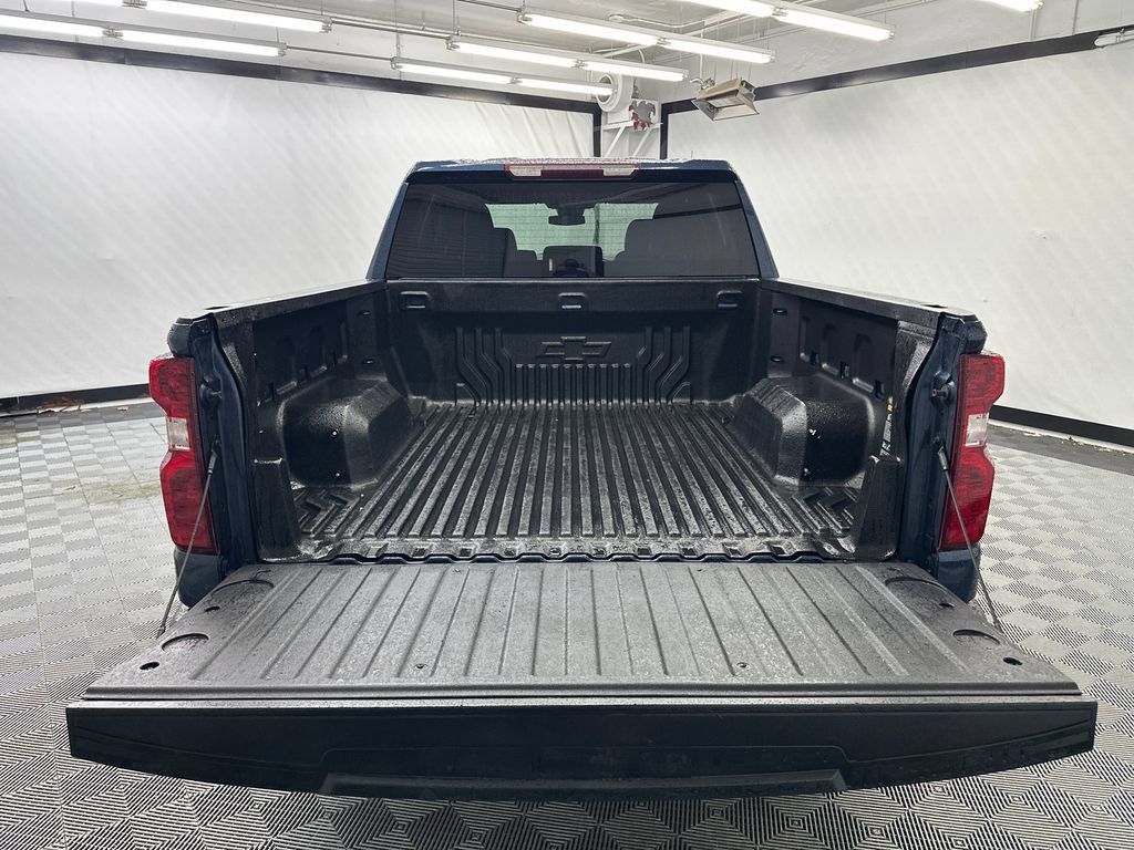 Used 2022 Chevrolet Silverado 1500 LT AWD/4WD image 19