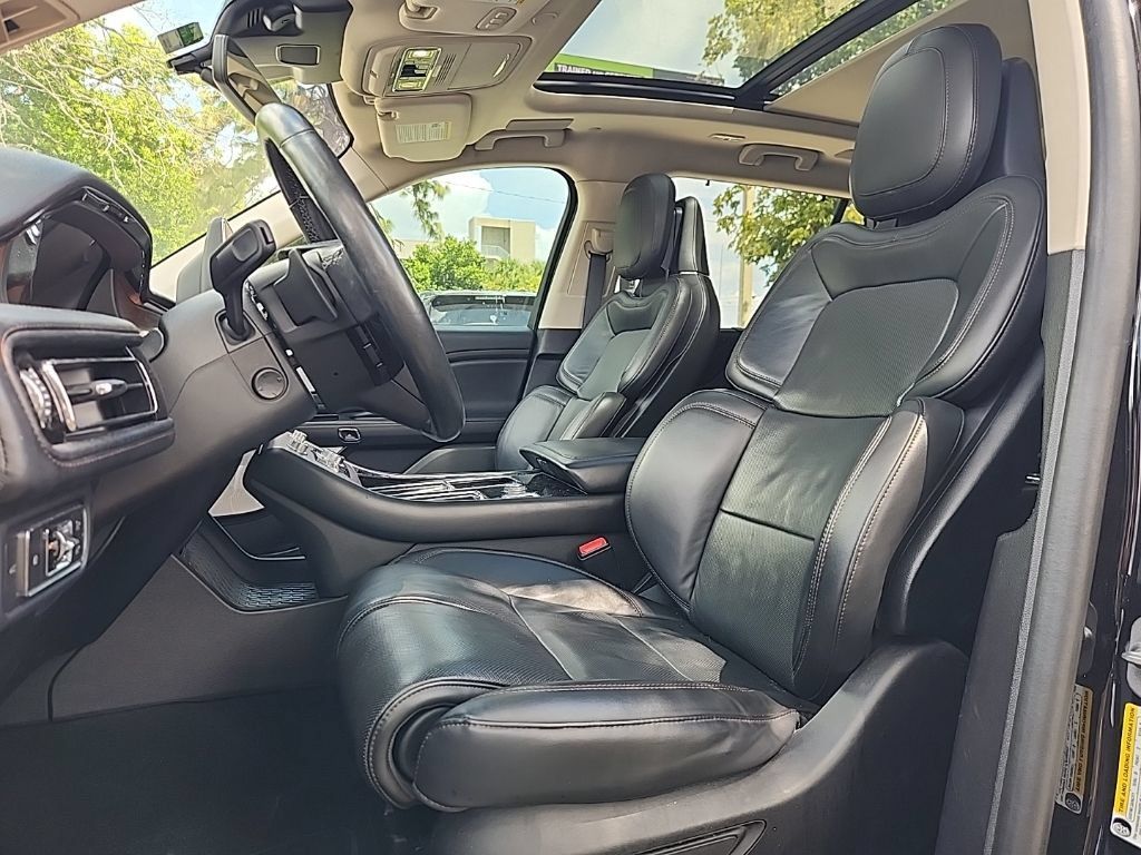 Used 2023 Lincoln Aviator Reserve w/ Equipment Group 201A AWD/4WD image 2