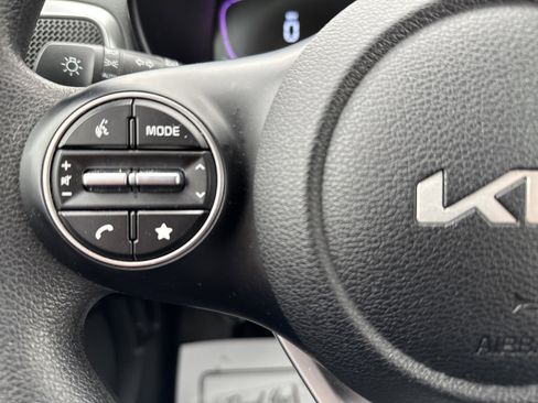 Certified 2025 Kia Soul LX w/ LX Technology Package image 18