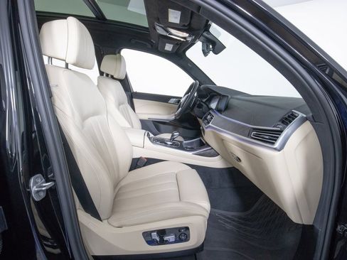 Used 2022 BMW X7 xDrive40i w/ Premium Package image 10