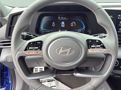 Used 2025 Hyundai Elantra Sport FWD image 17