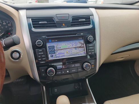 Used 2015 Nissan Altima 2.5 SL w/ Technology Package FWD image 13