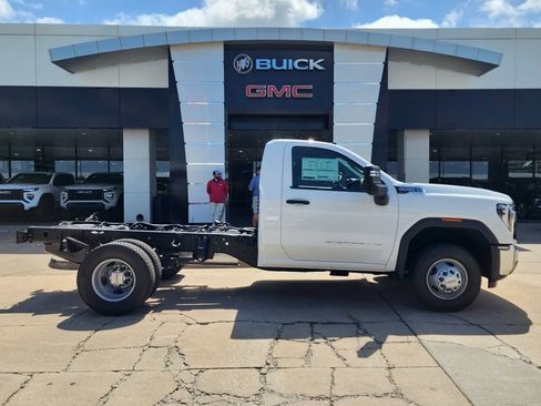 New 2026 GMC Sierra 3500 Pro w/ Convenience Package AWD/4WD image 2