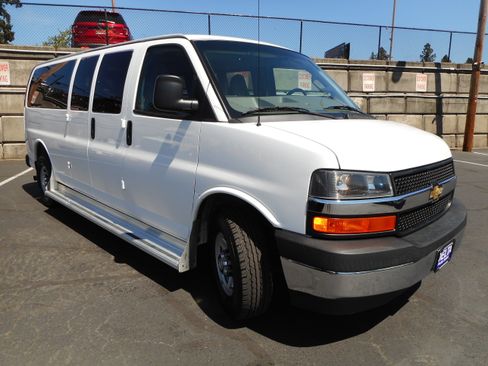 Used 2017 Chevrolet Express 3500 LT w/ LT Preferred Equipment Group RWD image 1