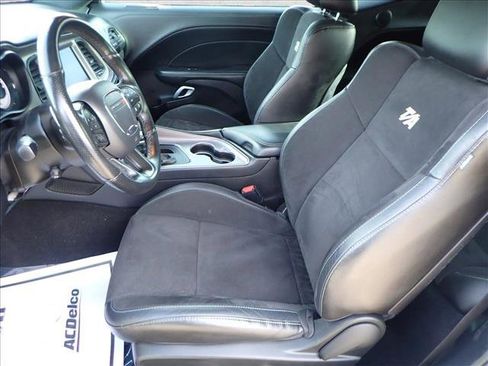 Used 2023 Dodge Challenger R/T w/ T/A Package image 9