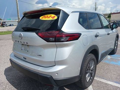 Used 2024 Nissan Rogue S AWD/4WD image 3