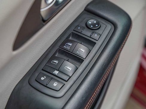 Used 2019 Chrysler Pacifica Touring-L image 21