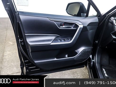 Used 2025 Toyota RAV4 SE image 21