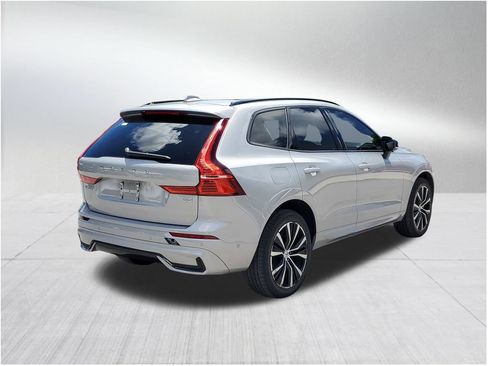 Certified 2023 Volvo XC60 B5 Plus image 4