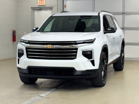 New 2026 Chevrolet Traverse LT w/ Driver Confidence Package image 3