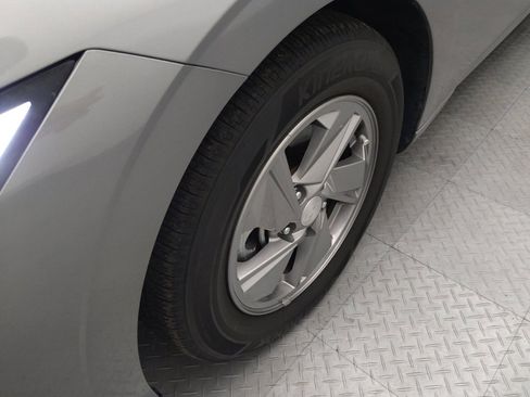 Used 2024 Hyundai Elantra SE FWD image 31