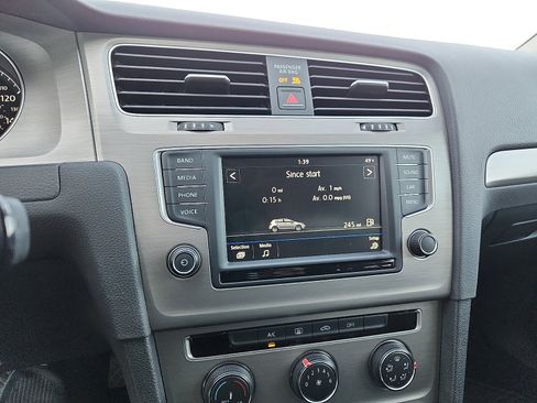 Used 2017 Volkswagen Golf S image 19