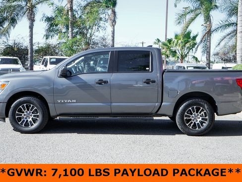Used 2022 Nissan Titan SV image 5