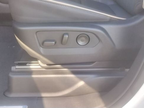 Used 2025 Chevrolet Suburban Premier image 20