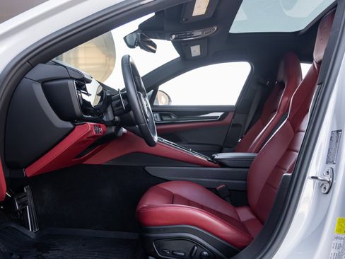 Used 2024 Porsche Panamera 4 image 24