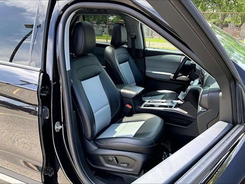 Certified 2024 Ford Explorer XLT w/ Equipment Group 202A AWD/4WD image 7