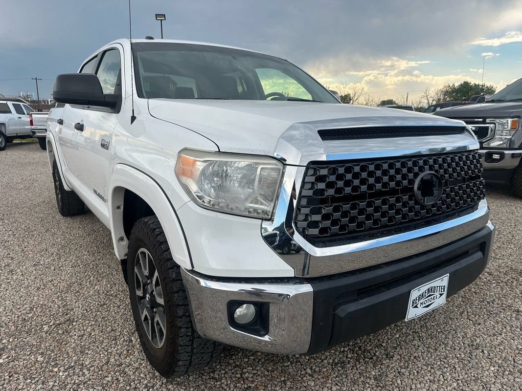 Used 2017 Toyota Tundra SR5 w/ SR5 Upgrade Package AWD/4WD image 2