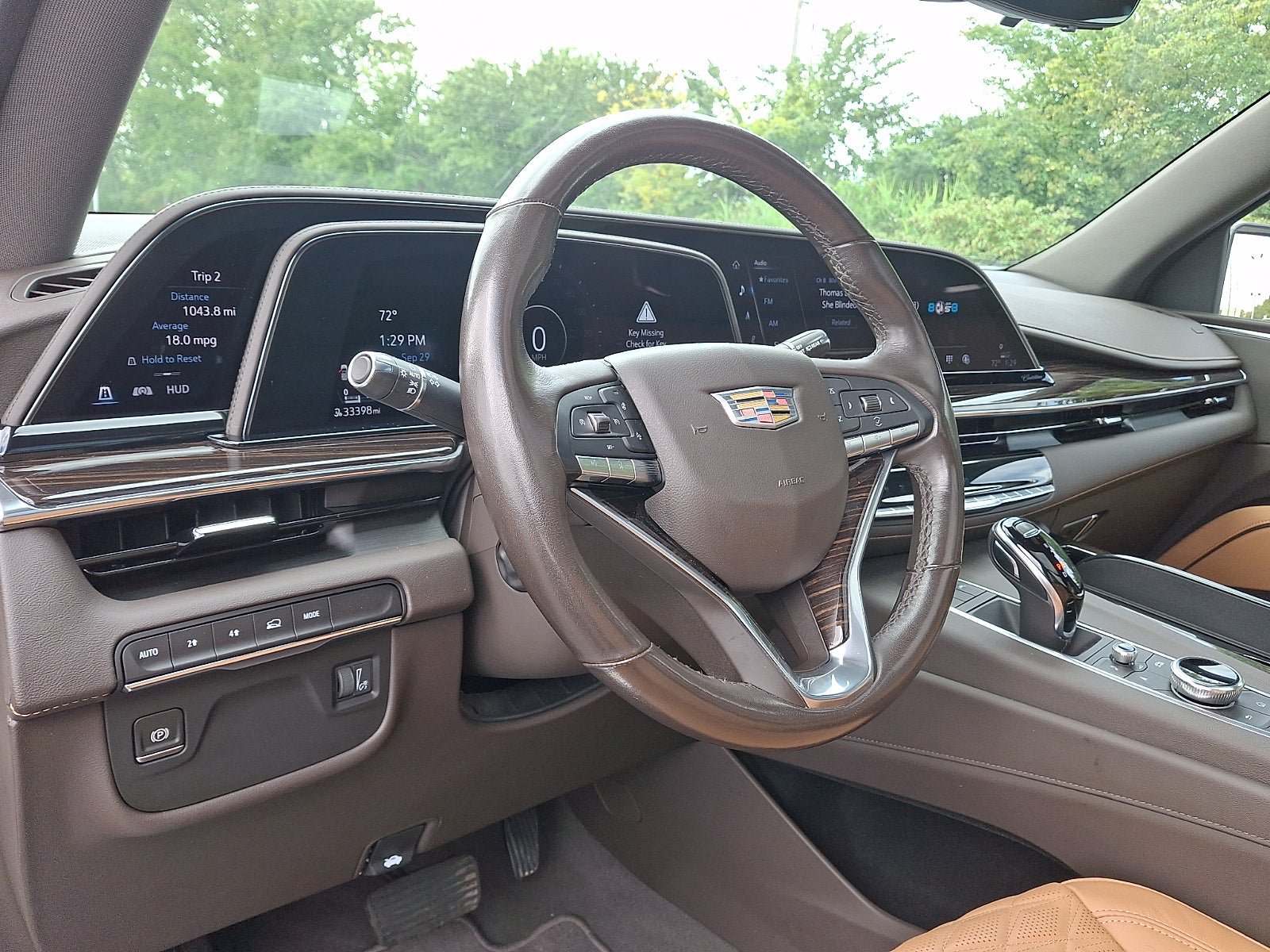 Used 2021 Cadillac Escalade Premium Luxury AWD/4WD image 16