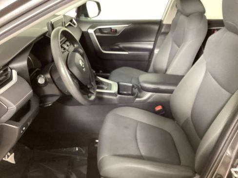 Used 2022 Toyota RAV4 LE FWD image 10