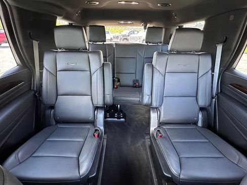 Used 2024 Cadillac Escalade Luxury AWD/4WD image 30