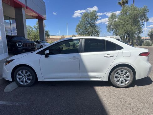 Used 2020 Toyota Corolla LE w/ Carpet Mat Package (TMS) FWD image 3