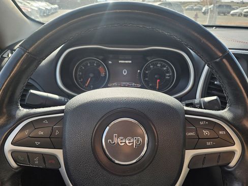 Used 2016 Jeep Cherokee Trailhawk w/ Comfort/Convenience Group image 13