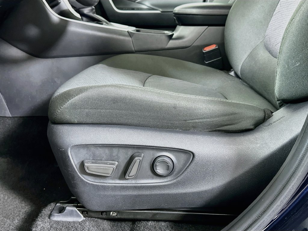 Used 2025 Toyota RAV4 XLE FWD image 19
