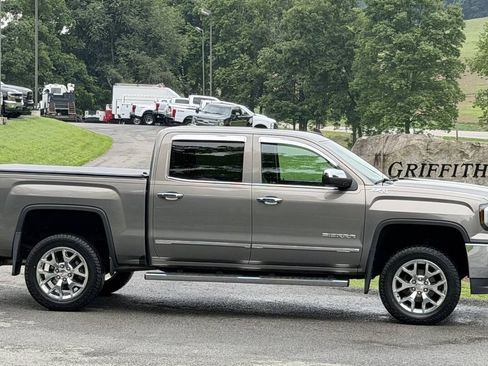 Used 2017 GMC Sierra 1500 SLT w/ SLT Premium Package AWD/4WD image 4