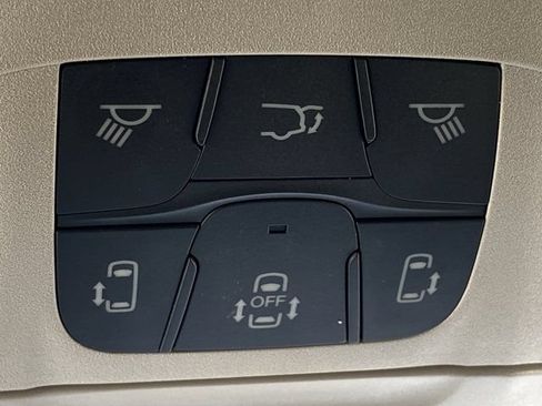 Used 2023 Chrysler Voyager LX FWD image 27