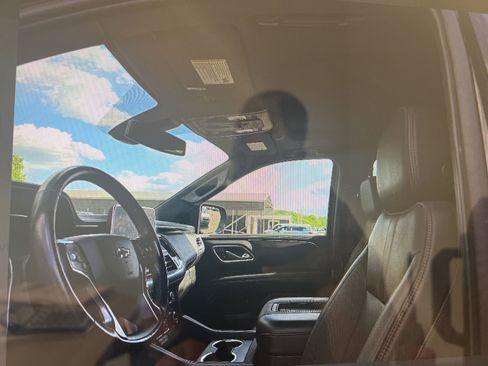 Used 2022 Chevrolet Tahoe RST w/ Luxury Package AWD/4WD image 8