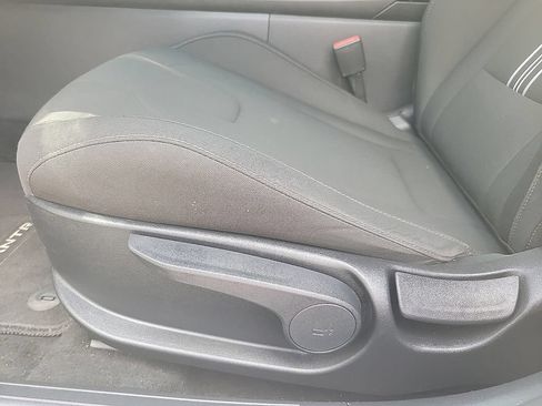Used 2024 Hyundai Elantra SEL FWD image 12