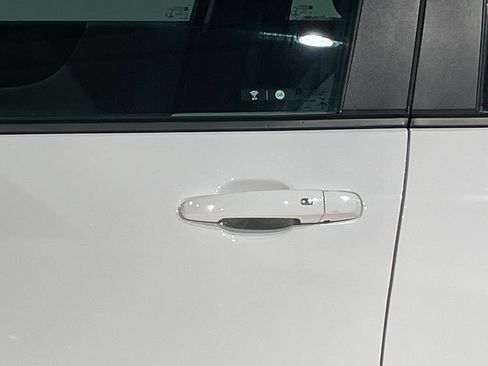 Used 2023 Chevrolet Equinox LS image 16