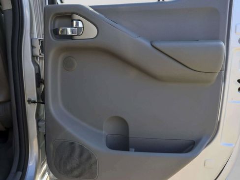 Used 2019 Nissan Frontier SL image 26