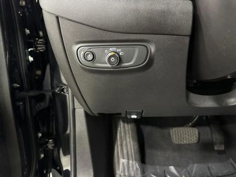 Used 2023 Chevrolet Equinox LT w/ Driver Convenience Package AWD/4WD image 26