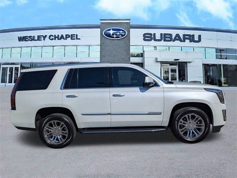 Used 2018 Cadillac Escalade Base image 4