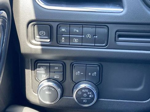 New 2023 GMC Yukon SLT w/ SLT Luxury Package AWD/4WD image 13