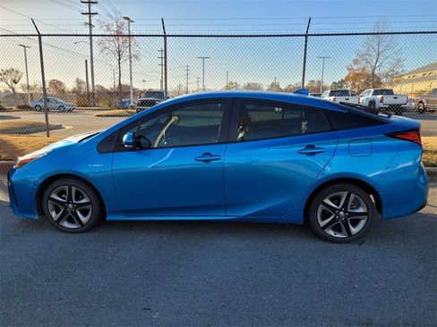 Used 2021 Toyota Prius XLE image 3