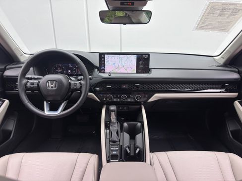 Used 2024 Honda Accord Touring image 12
